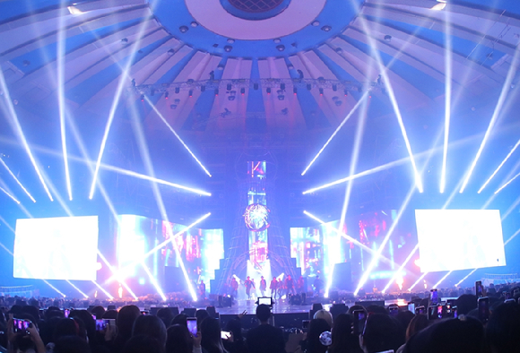 에이티즈가 28일 서울 잠실 실내체육관에서 열린 2024 월드투어 &#39;TOWARDS THE LIGHT : WILL TO POWER&#39;에서 무대를 선보이고 있다. 사진은 무대 전경. [사진=KQ엔터테인먼트]
