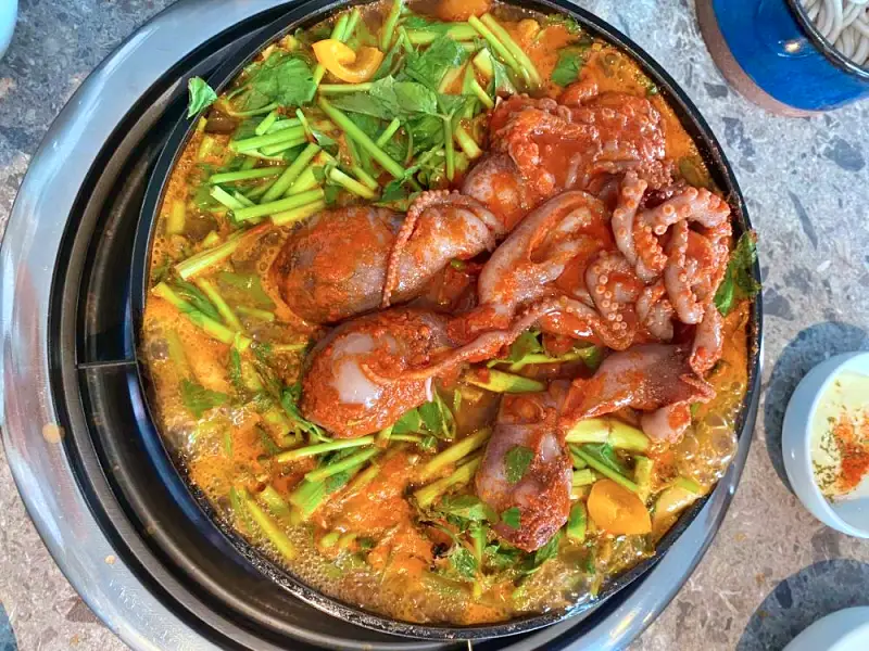 줄서는식당 최준 김해준 추천 화끈한 맛을 자랑하는 불오징어 불고기, 난로구이 곱창 오징어 전골 맛있는 식당 신당역 신당동 맛집 소개