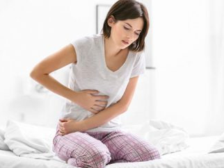 오른쪽 옆구리 통증 의심되는 병