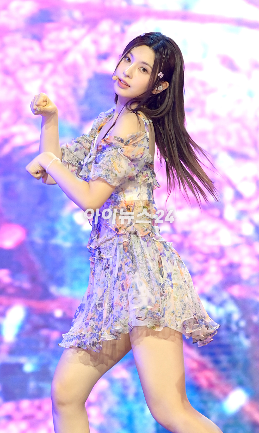 그룹 엔믹스 배이가 11일 오후 서울 용산구 한남동 블루스퀘어에서 열린 엔믹스(NMIXX) 세 번째 싱글 앨범 '어 미드서머 엔믹스 드림 '(A Midsummer NMIXX's Dream) 발매 기념 쇼케이스에 참석하고 있다. [사진=정소희 기자]