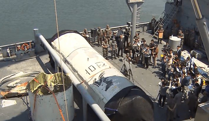 북한 인공위성 인양 장면