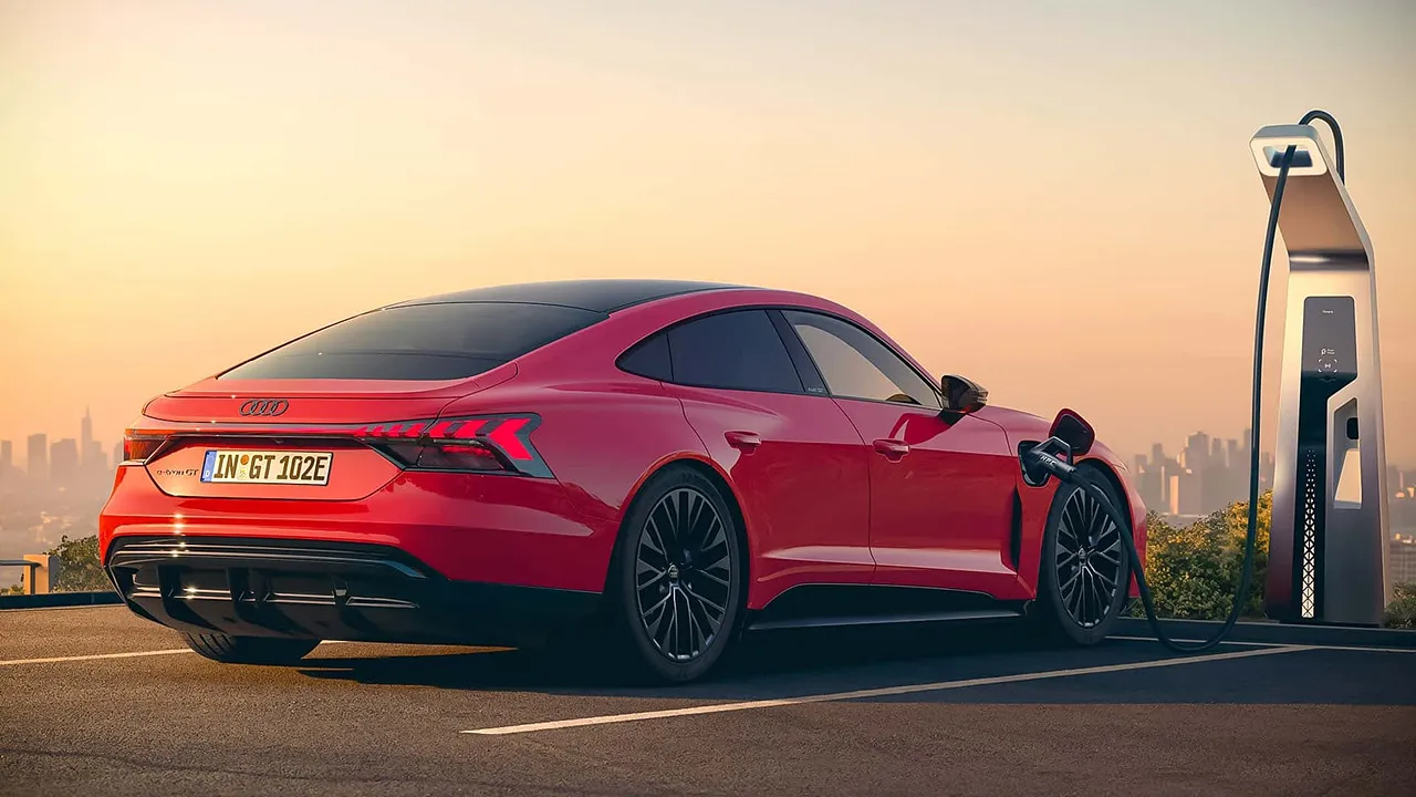 아우디 e-트론 GT 이미지