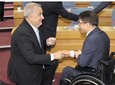  인요한 사진
