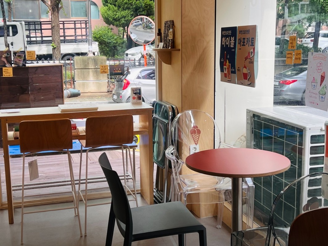 온다젤라또 본오점 인테리어.