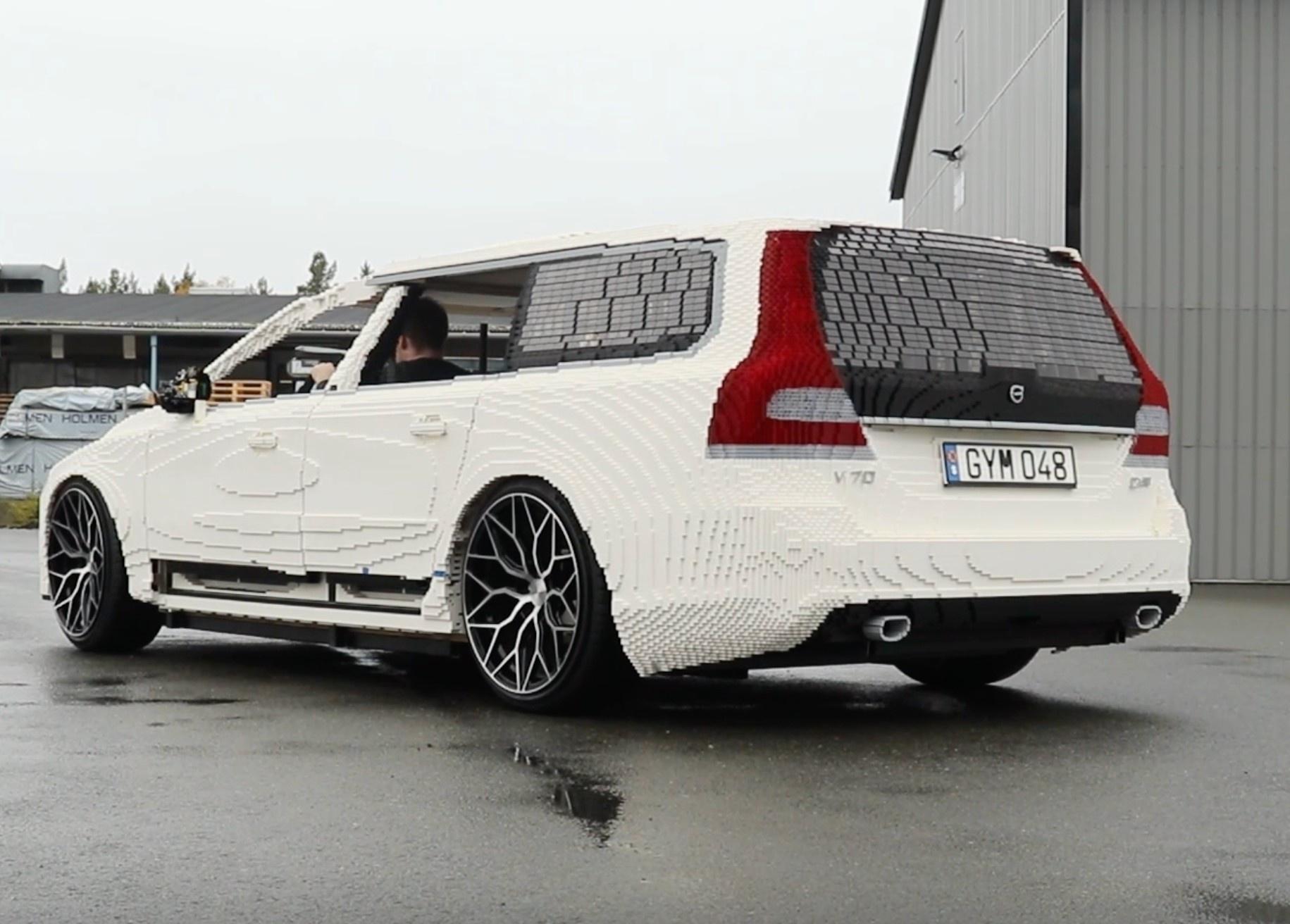 스웨덴 브릭 아티스트 데이비드 구스타프손이 제작한 1:1 실차 크기의 레고 볼보 V70 작품