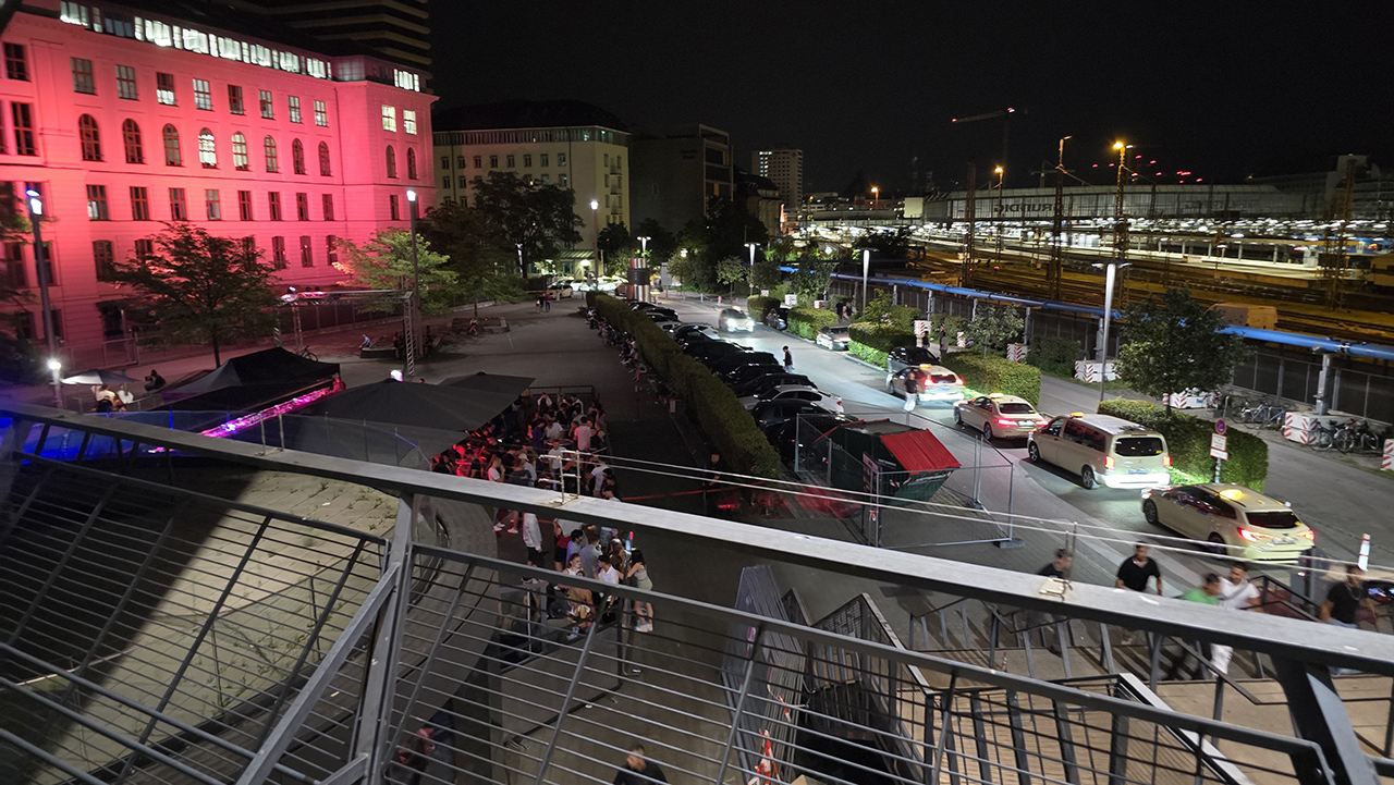 터미널 옆 클럽