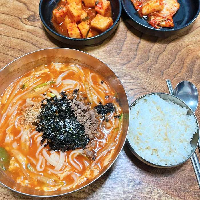 김창옥 전참시 윤두준 줄서는 칼국수집 장칼국수 강릉 맛집