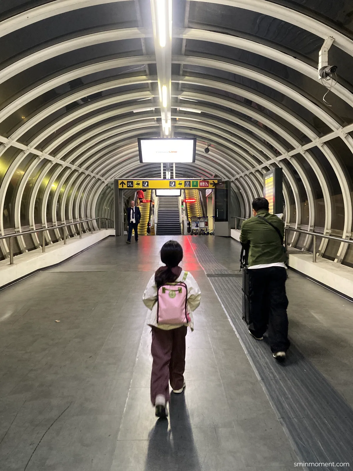 이탈리아-로마-공항-피우미치노-레오나르도-익스프레스-기차-타러가는길-터널