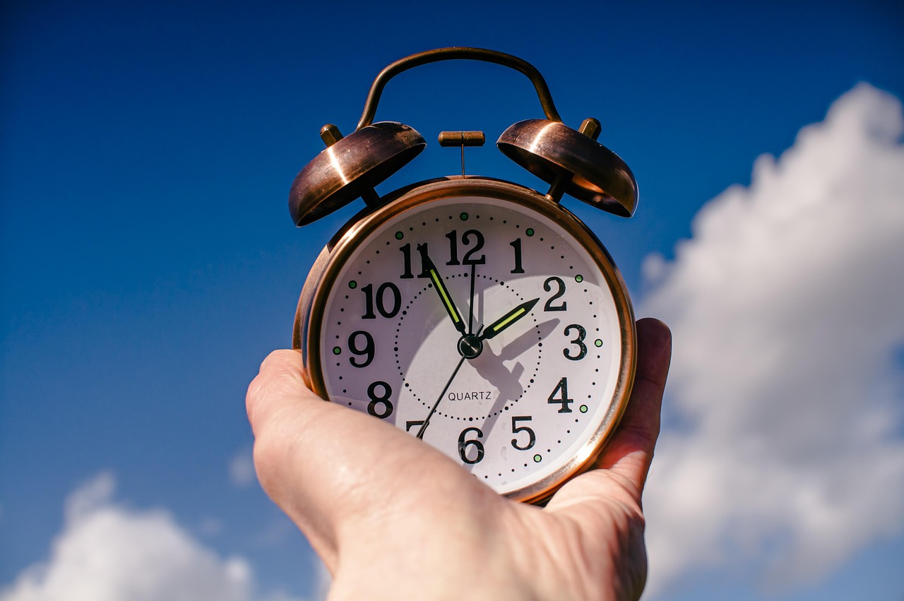 고령자를 위한 스마트폰 가이드 약 먹는 시간 잊지 않기><