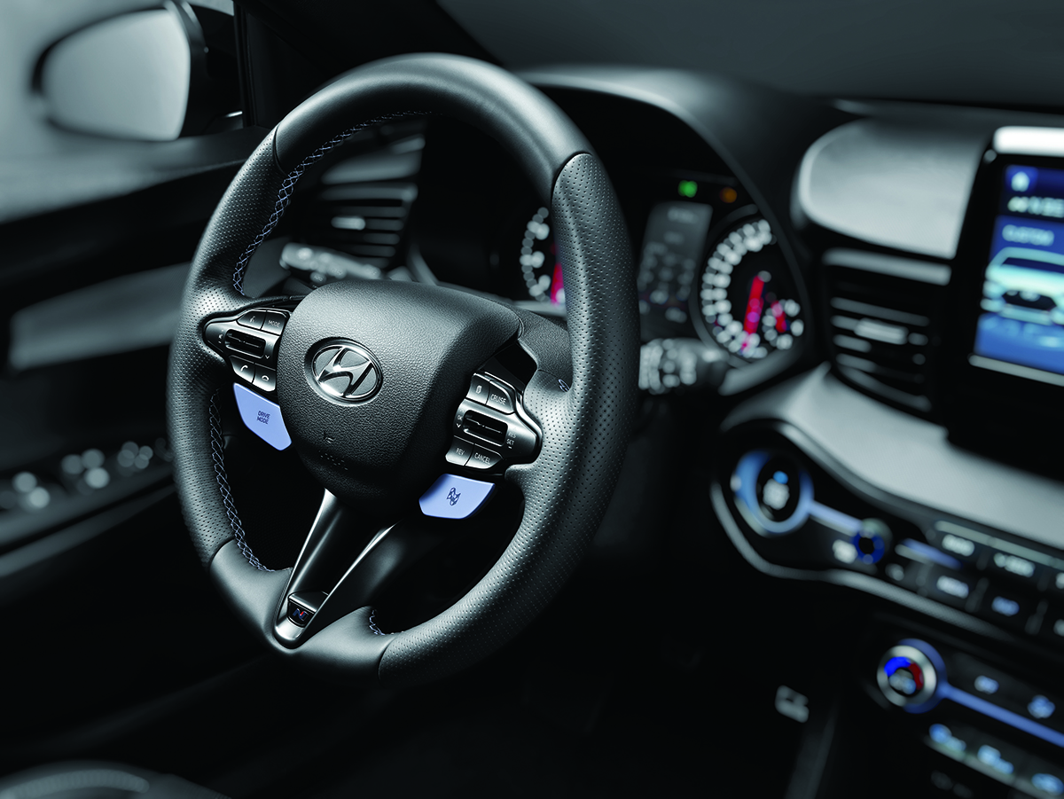 2020년형 현대 벨로스터N 스티어링 핸들
