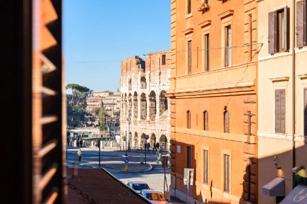 이탈리아-로마-에어비앤비-콜로세움-50미터-큐도무스아파트