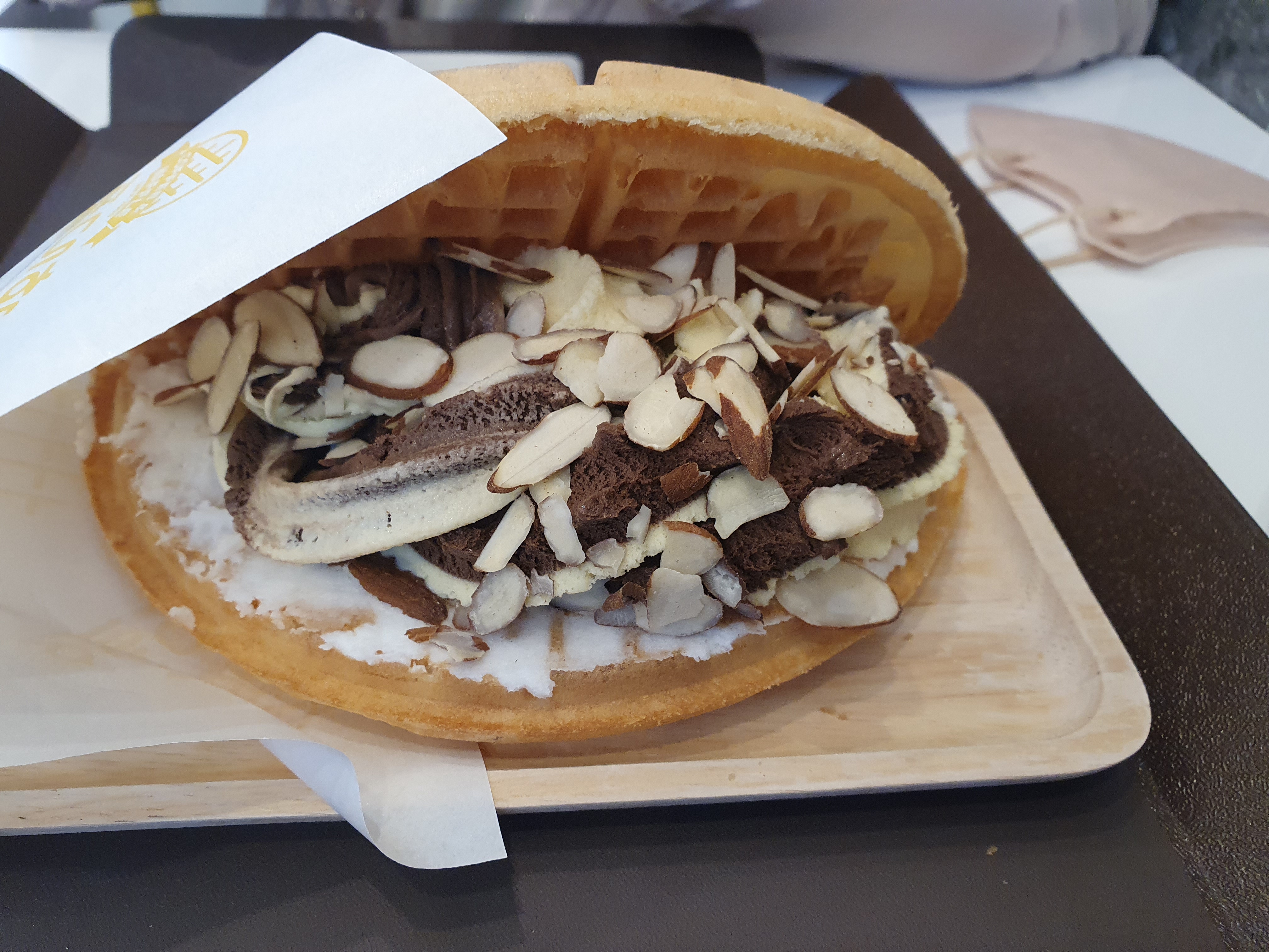 와플대학 궁동점 크림 젤라또 와플