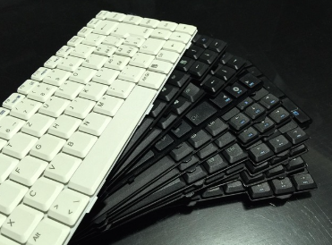 버려진 전자기기 분해해서 아트로 재탄생시키기