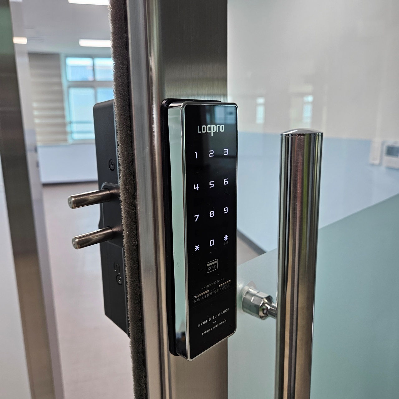 학교 교사실 손 끼임 방지 세이프 도어 샤시문 도어락 디지털 전자 번호키 설치