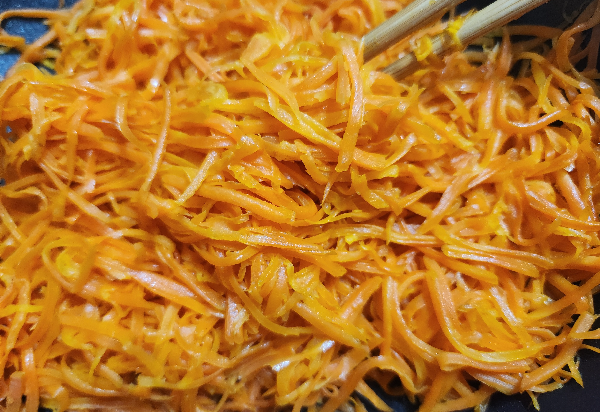 완성된 볶은 당근