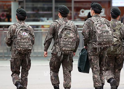 군대 군인