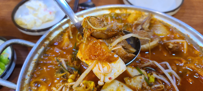 매운돼지갈비김치찜 얼큰한갈비찜 스트레스해소 입맛돋는국물