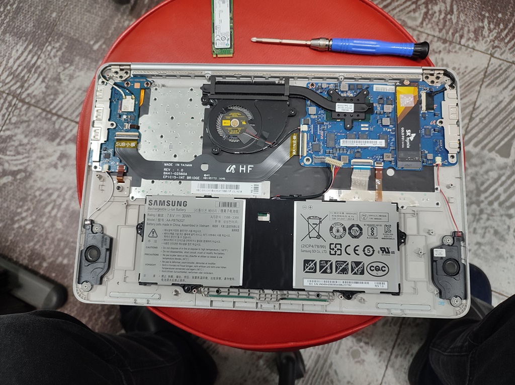 NT900X5N-K58R SSD 용량을 변경하고 있습니다.