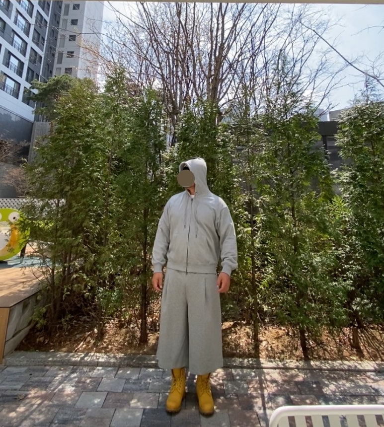 데일리룩('26. 4. 4.)마뗑킴 MatinKim 비니, 토피 스웻 집업 후드티, 토피 벌룬핏 와이드 팬츠, 시부야 빈티지 티셔츠, 나이키 롱삭스양말, 팀버랜드 6인치 워커 부츠