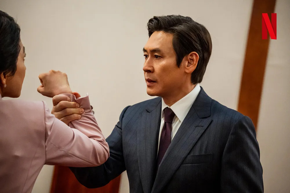 박동호 역 (설경구) _ 국무총리 및 대동령 권한대행 역할