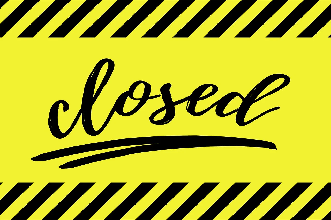CLOSED 안내문