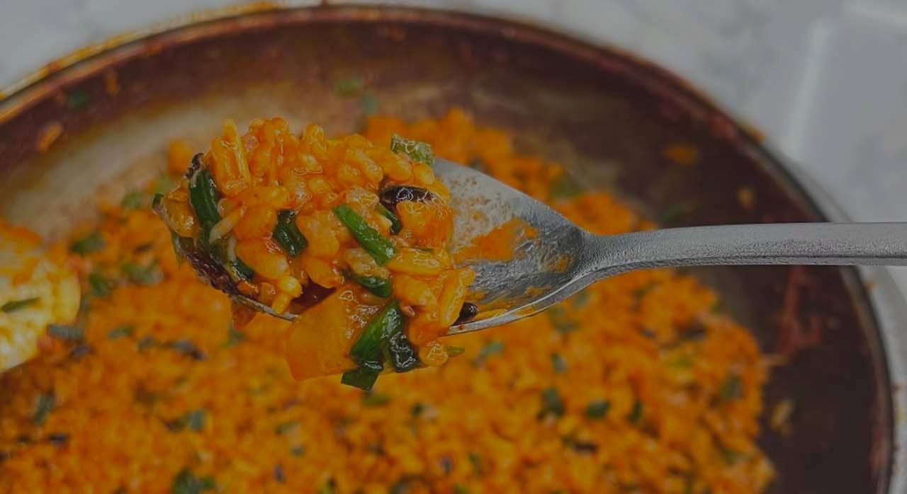 전골을 거의 먹은 뒤 남은 양념에 밥과 김을 넣어 만든 볶음밥. [ⓒ네이버플레이스 빨간거짱구네 송도점]