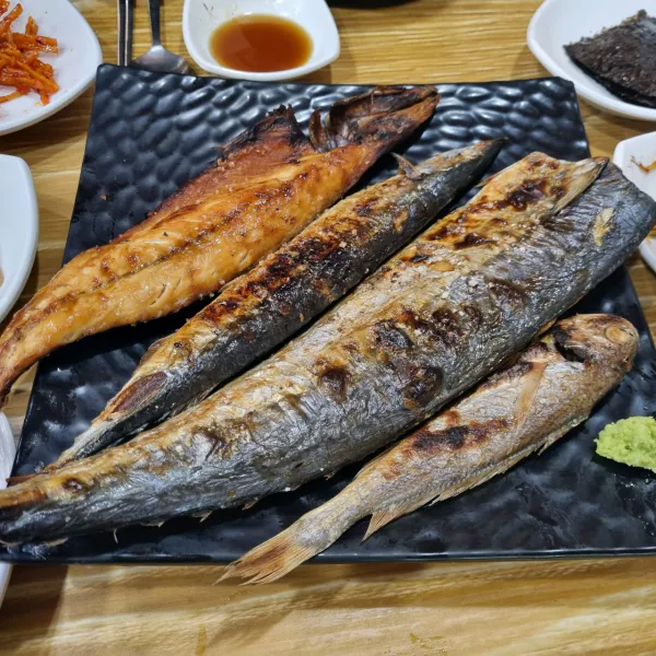 생생정보 대결 맛 대 맛 모둠생선구이 vs 돌솥밥 4총사 음식점 위치