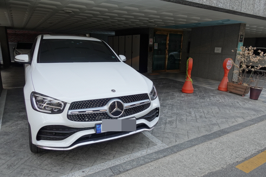 GLC 300e 쿠페 외부디자인 앞모습