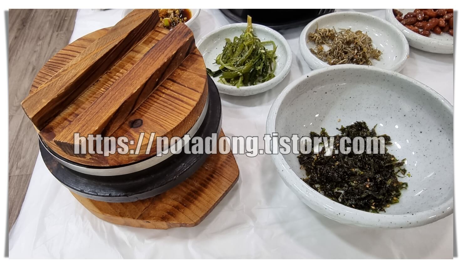 달개비 된장찌개 및 밑반찬