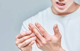 손가락 끝이 저린 이유