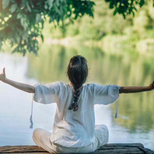 폭식 후 24시간 생존 루틴 명상 하는 여자