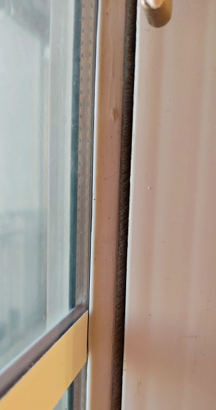 창문이 겹쳐지는 곳에 잘들어간 모헤어