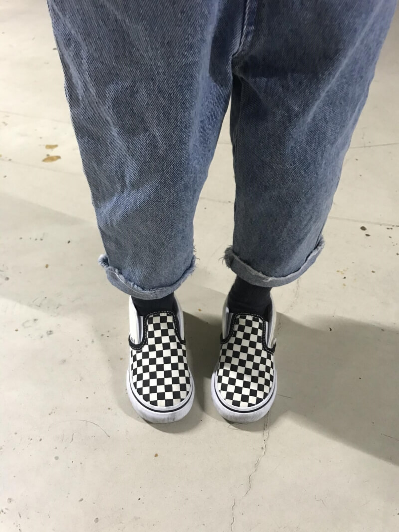 반스 체커보드 클래식 슬립온 블랙&화이트 - 착용샷