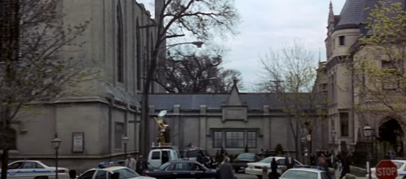 사건이발생했던도시를비추는장면