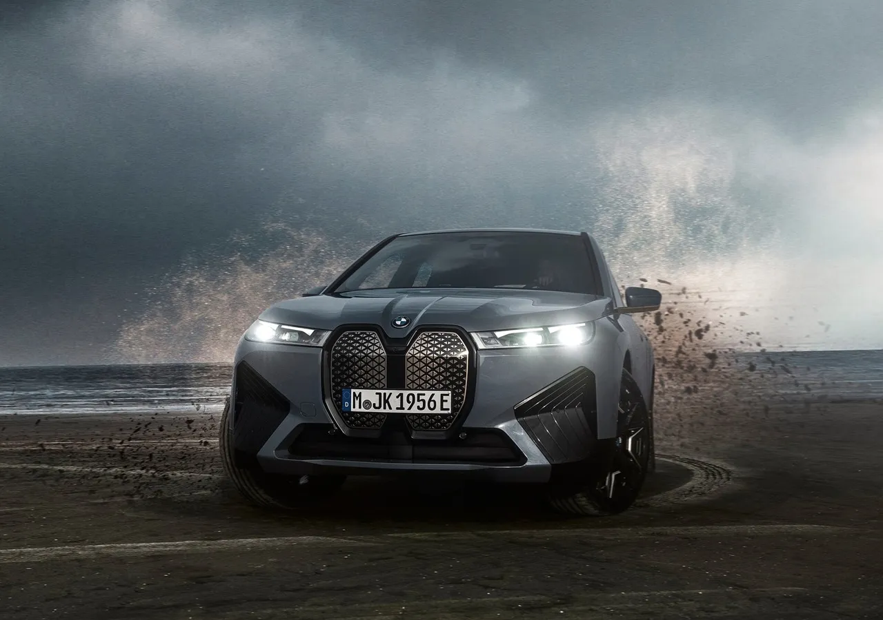 BMW IX M60 차량 이미지