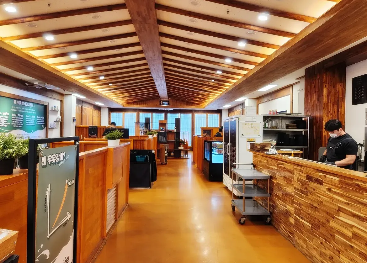 온아담-매장-내부