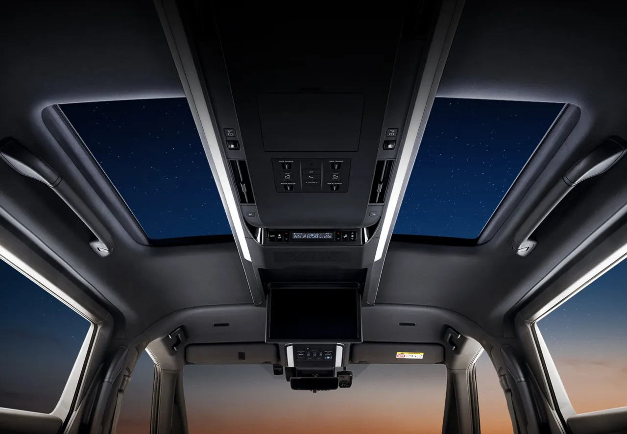 토요타 알파드 하이브리드 차량 이미지