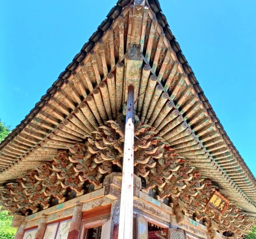 남해 용문사 : 호국 불교의 성지 산 아래 용연이 있어 용문사