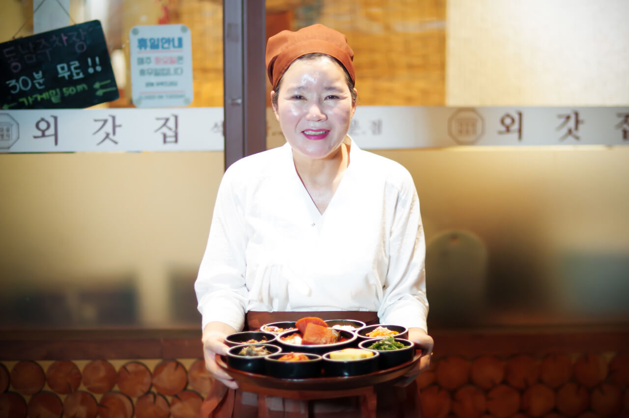 오늘N 2569회 할매 식당 &ndash; 반찬만 13가지! 창원 외갓집 숯불석쇠불고기정식