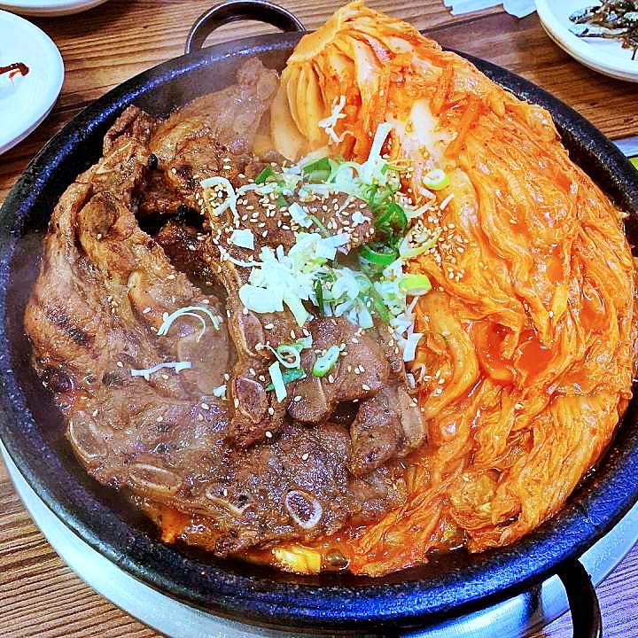 토요일은 밥이좋아 예산 백종원 예산시장 부근 묵은지 돼지갈비 맛집 묵은지김치찌개 묵은지 돼지갈비구이 예산10미 현지인 추천 토밥 좋아 방송정보