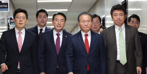 국힘 비대위원장 인선 격론 충돌 상황 &amp;#124; 한동훈 김한길 비대위원장 후보군 프로필