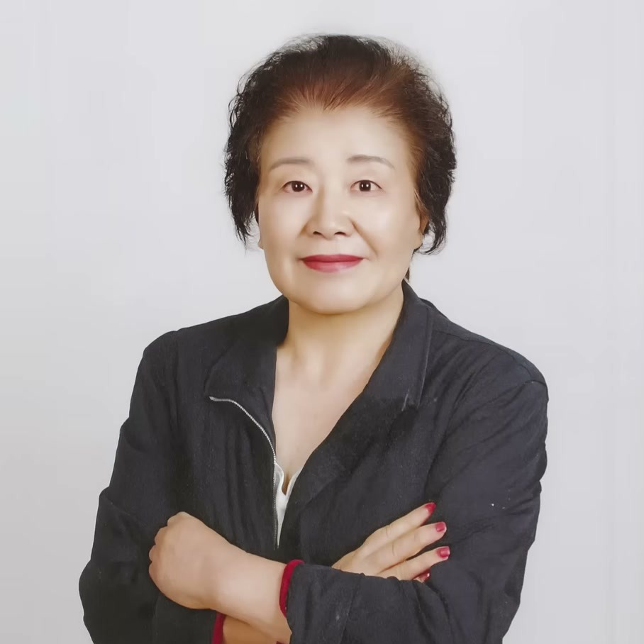 강연자 김명자 시인의 상반신 인물 사진.