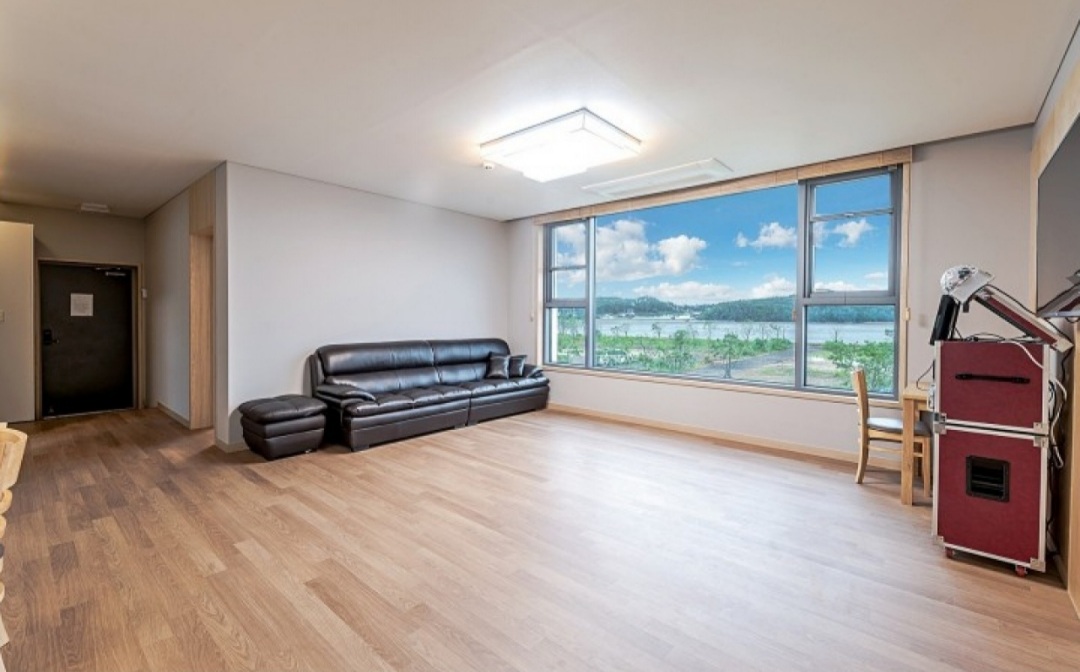 어스20 펜션 2층