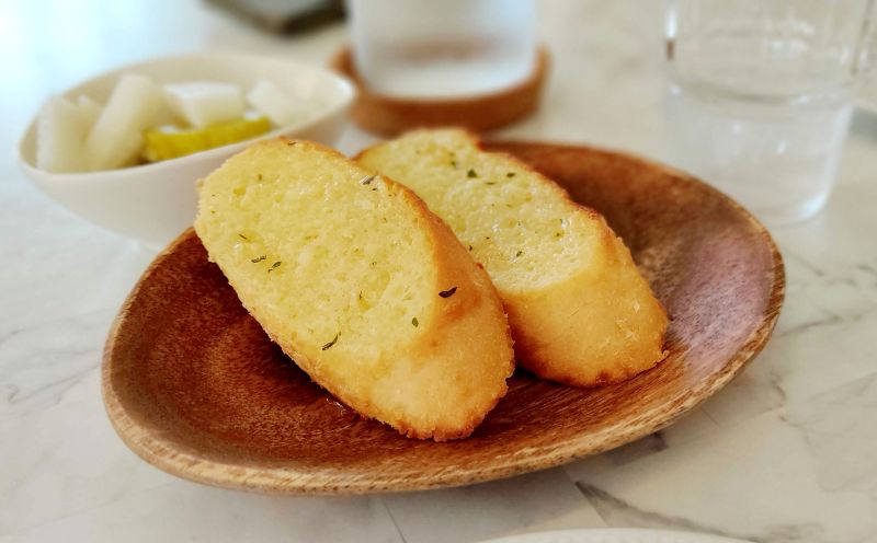 식전 메뉴로나온 마늘빵