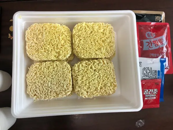 공간춘 쟁반짬짜면 구성품