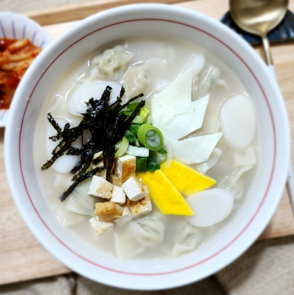 한국의 떡 종류 떡만둣국