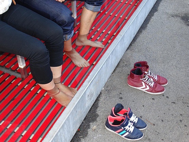 족욕으로 발 혈액순환을 하는 모습