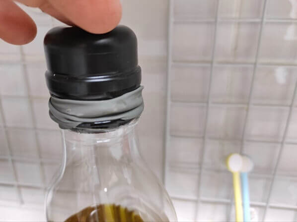 주둥이에-고무가-둘러진-올리브유