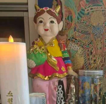 색동저고리 입은 동녀 불상