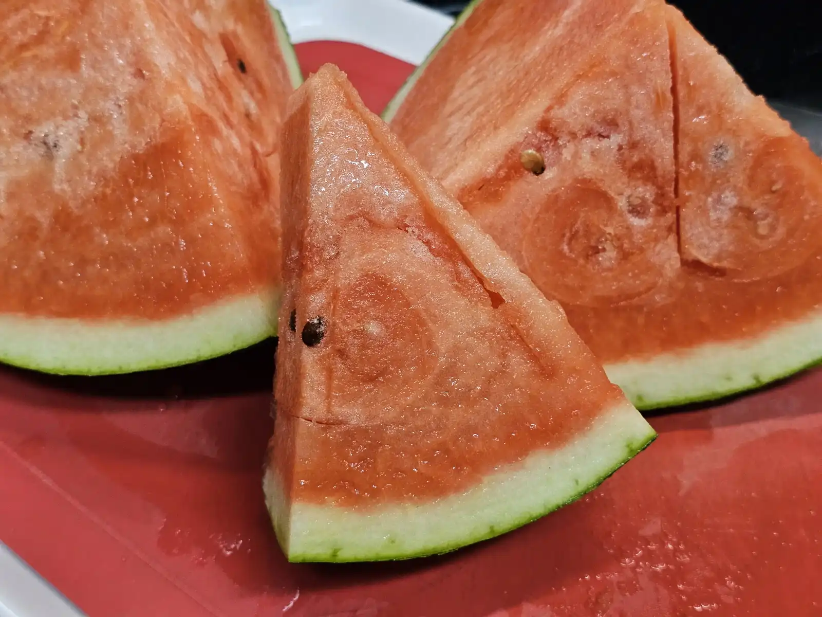 잘 익은 수박 절단한 모습